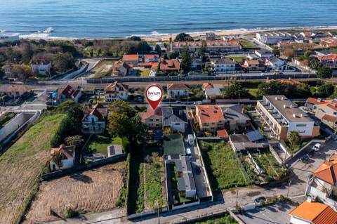 Moradia em Terreno de 1210 m2 - Arcozelo, Granja, Vila Nova de Gaia