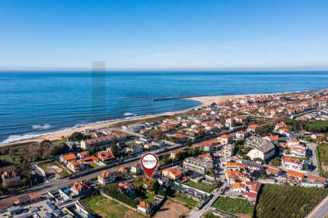 Moradia em Terreno de 1210 m2 - Arcozelo, Granja, Vila Nova de Gaia