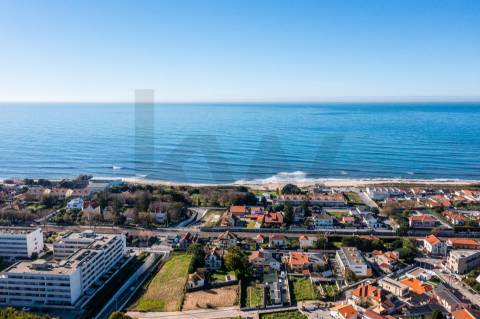 Moradia em Terreno de 1210 m2 - Arcozelo, Granja, Vila Nova de Gaia