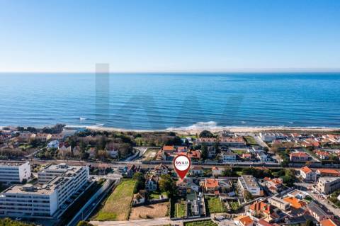 Moradia em Terreno de 1210 m2 - Arcozelo, Granja, Vila Nova de Gaia