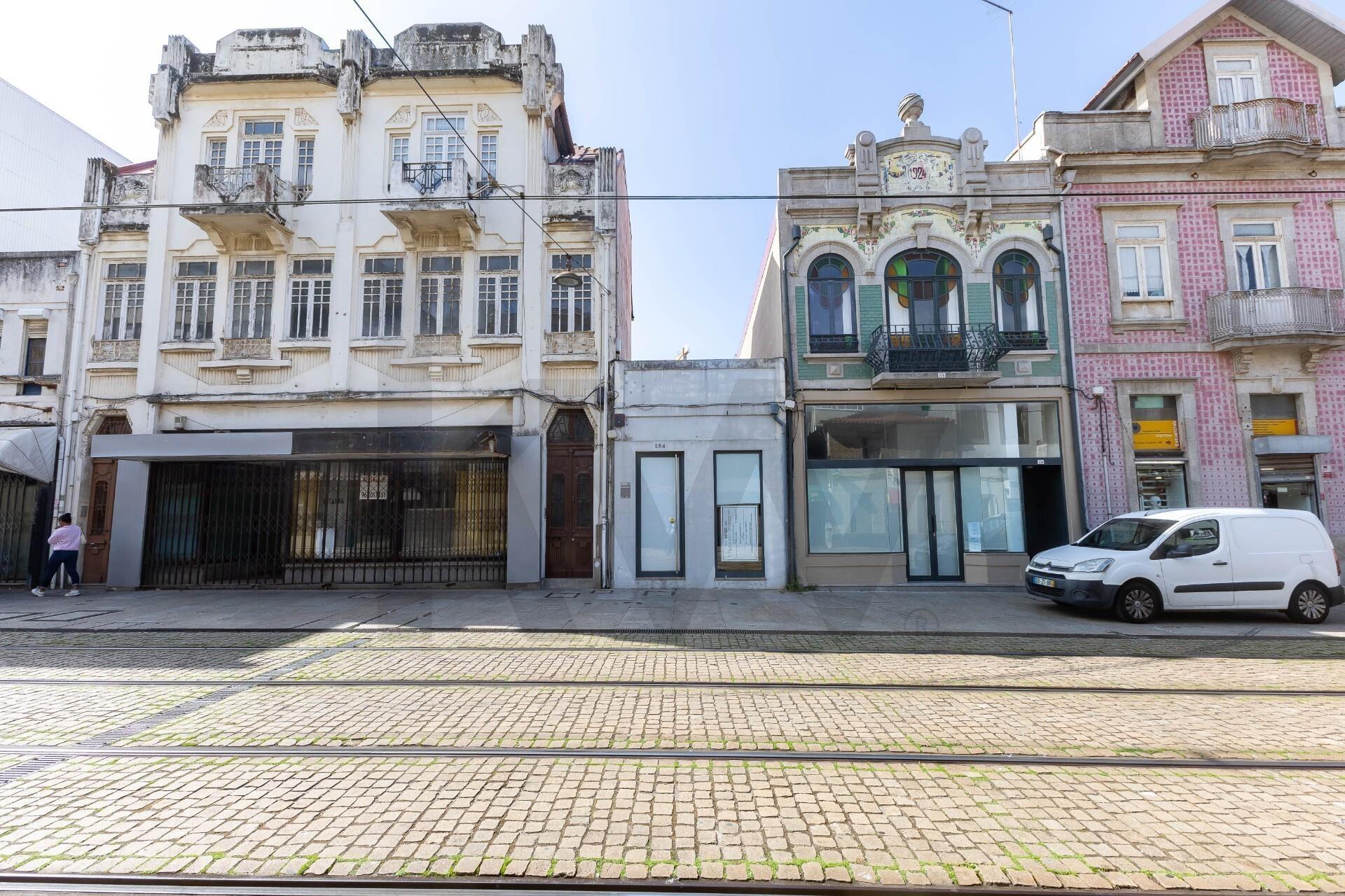 Prédio com Projeto Aprovado na Zona Histórica de Matosinhos na Rua Brito Capelo