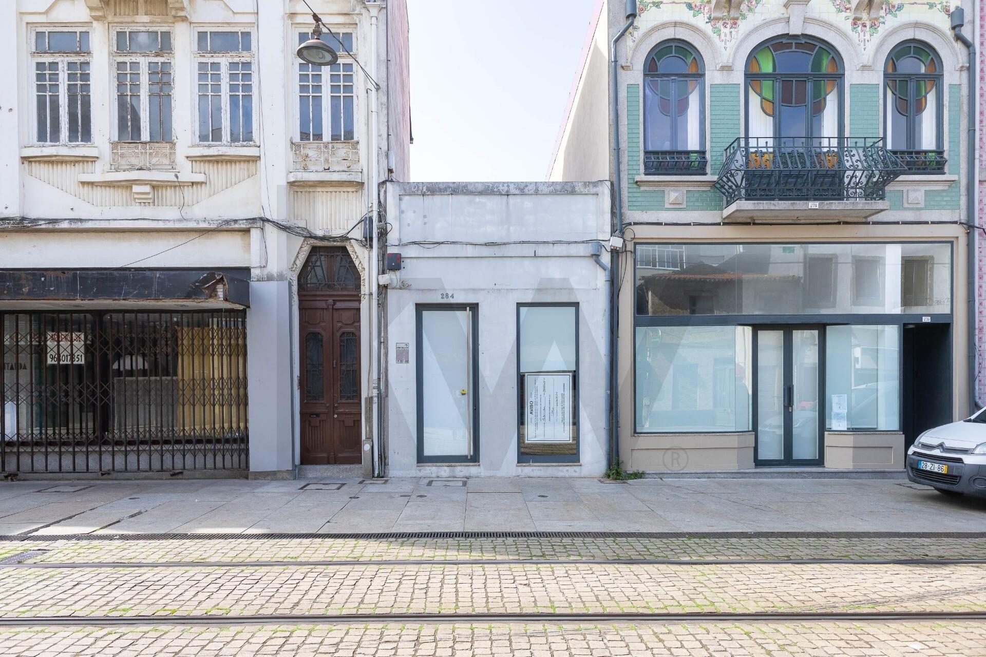 Prédio com Projeto Aprovado na Zona Histórica de Matosinhos na Rua Brito Capelo