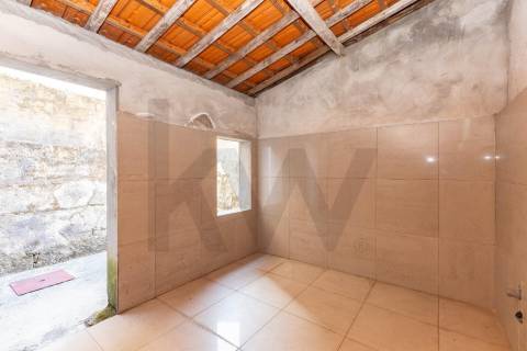 Prédio com Projeto Aprovado na Zona Histórica de Matosinhos na Rua Brito Capelo