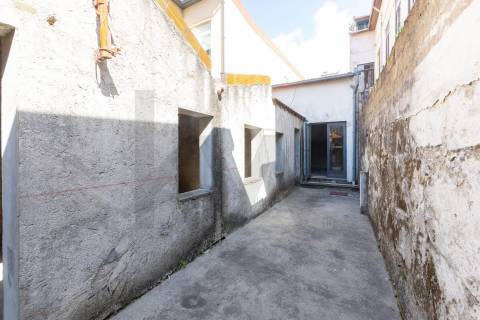 Prédio com Projeto Aprovado na Zona Histórica de Matosinhos na Rua Brito Capelo