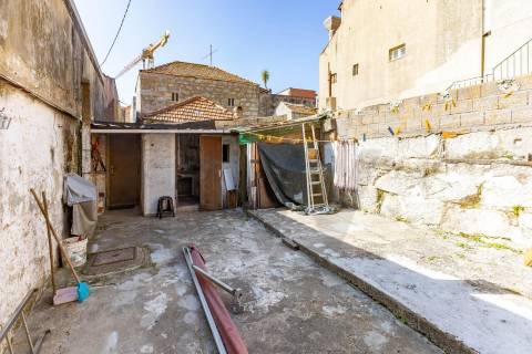 Prédio com Projeto Aprovado na Zona Histórica de Matosinhos na Rua Brito Capelo