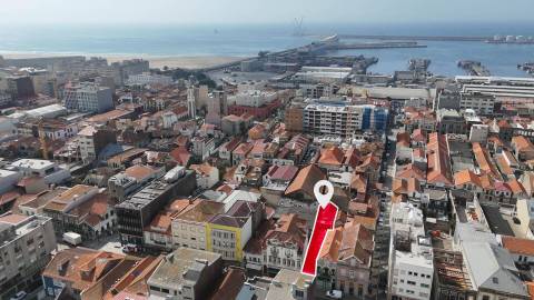 Prédio com Projeto Aprovado na Zona Histórica de Matosinhos na Rua Brito Capelo
