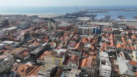 Prédio com Projeto Aprovado na Zona Histórica de Matosinhos na Rua Brito Capelo