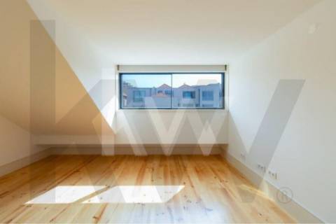 Apartamento T1 à Venda Novo | Último Andar | A 3 minutos da Praia de Matosinhos Sul e Metro