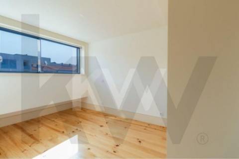 Apartamento T1 à Venda Novo | Último Andar | A 3 minutos da Praia de Matosinhos Sul e Metro