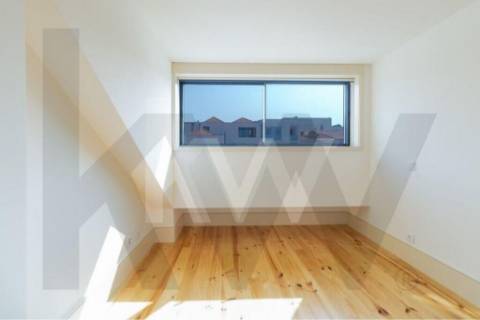 Apartamento T1 à Venda Novo | Último Andar | A 3 minutos da Praia de Matosinhos Sul e Metro