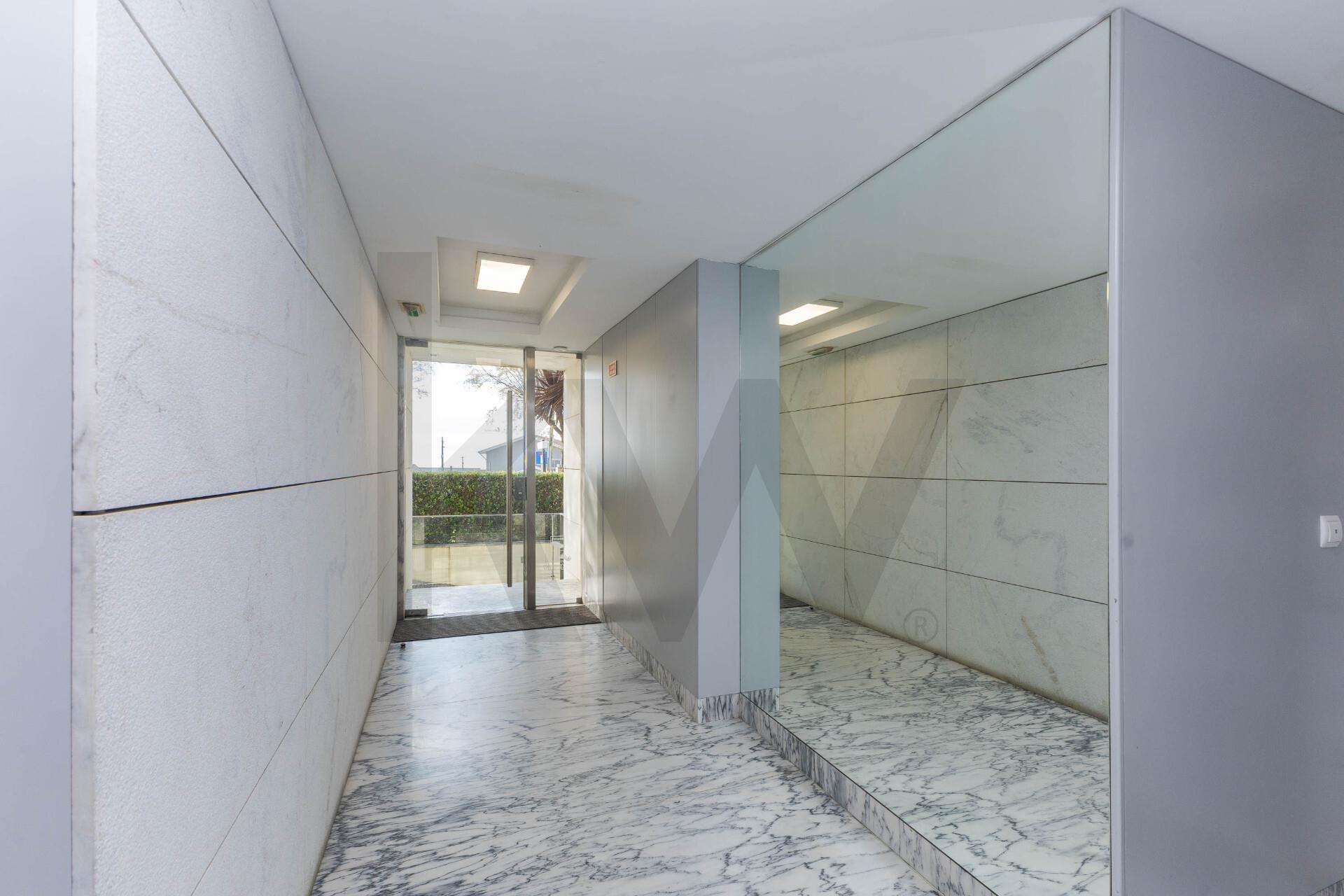 Apartamento T3 Penthouse com Vista Direta de Mar em São Félix da Marinha