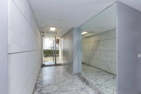 Apartamento T3 Penthouse com Vista Direta de Mar em São Félix da Marinha