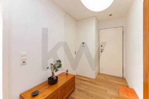 Apartamento T3 Penthouse com Vista Direta de Mar em São Félix da Marinha