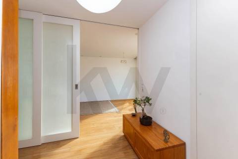 Apartamento T3 Penthouse com Vista Direta de Mar em São Félix da Marinha