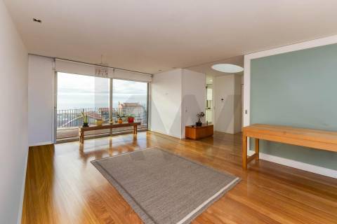 Apartamento T3 Penthouse com Vista Direta de Mar em São Félix da Marinha