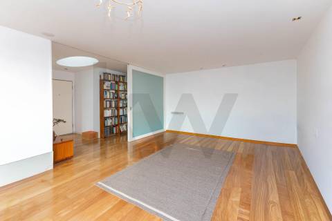 Apartamento T3 Penthouse com Vista Direta de Mar em São Félix da Marinha