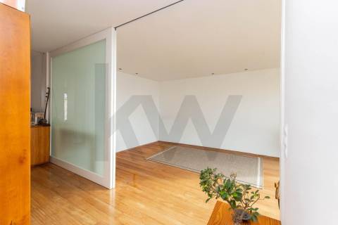 Apartamento T3 Penthouse com Vista Direta de Mar em São Félix da Marinha