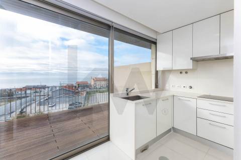 Apartamento T3 Penthouse com Vista Direta de Mar em São Félix da Marinha