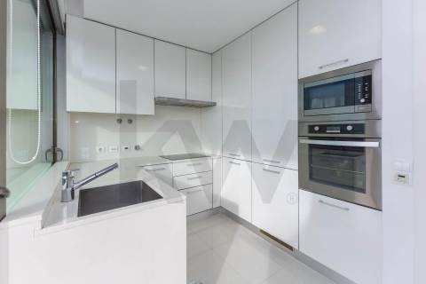 Apartamento T3 Penthouse com Vista Direta de Mar em São Félix da Marinha