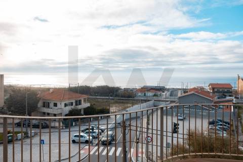Apartamento T3 Penthouse com Vista Direta de Mar em São Félix da Marinha