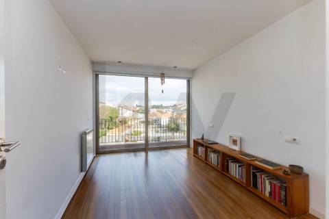 Apartamento T3 Penthouse com Vista Direta de Mar em São Félix da Marinha