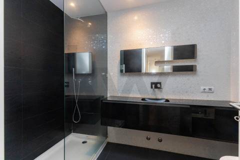 Apartamento T3 Penthouse com Vista Direta de Mar em São Félix da Marinha