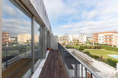 Apartamento T3 Penthouse com Vista Direta de Mar em São Félix da Marinha