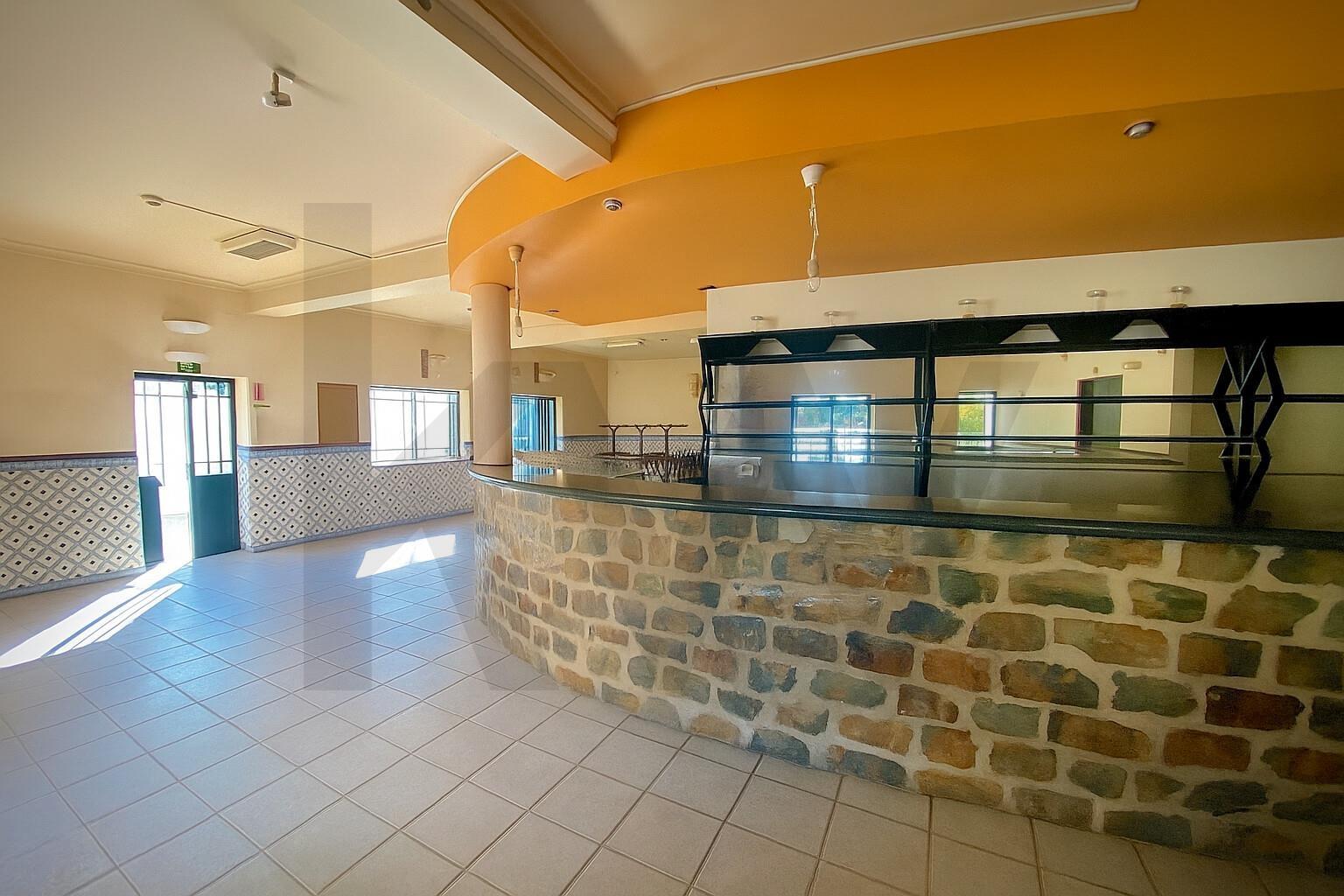 Prédio em Propriedade Total – Comércio e Habitação – Centro da Orca, Fundão