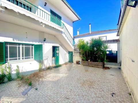 Prédio em Propriedade Total – Comércio e Habitação – Centro da Orca, Fundão