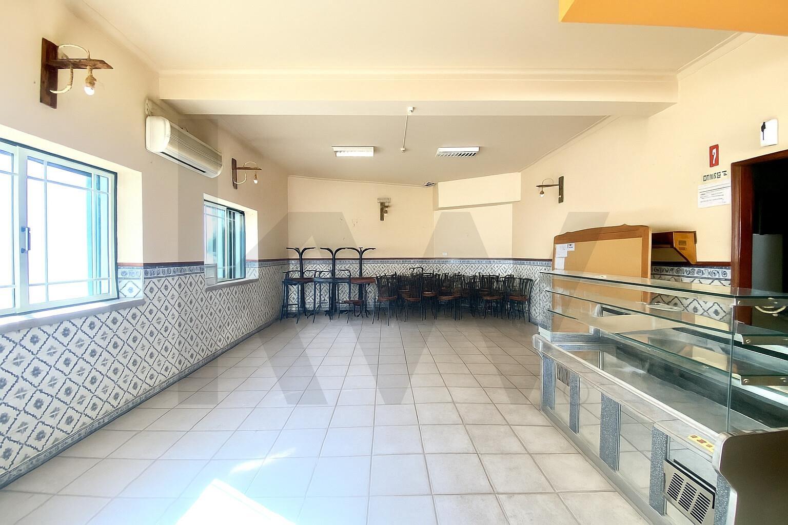 Prédio em Propriedade Total – Comércio e Habitação – Centro da Orca, Fundão