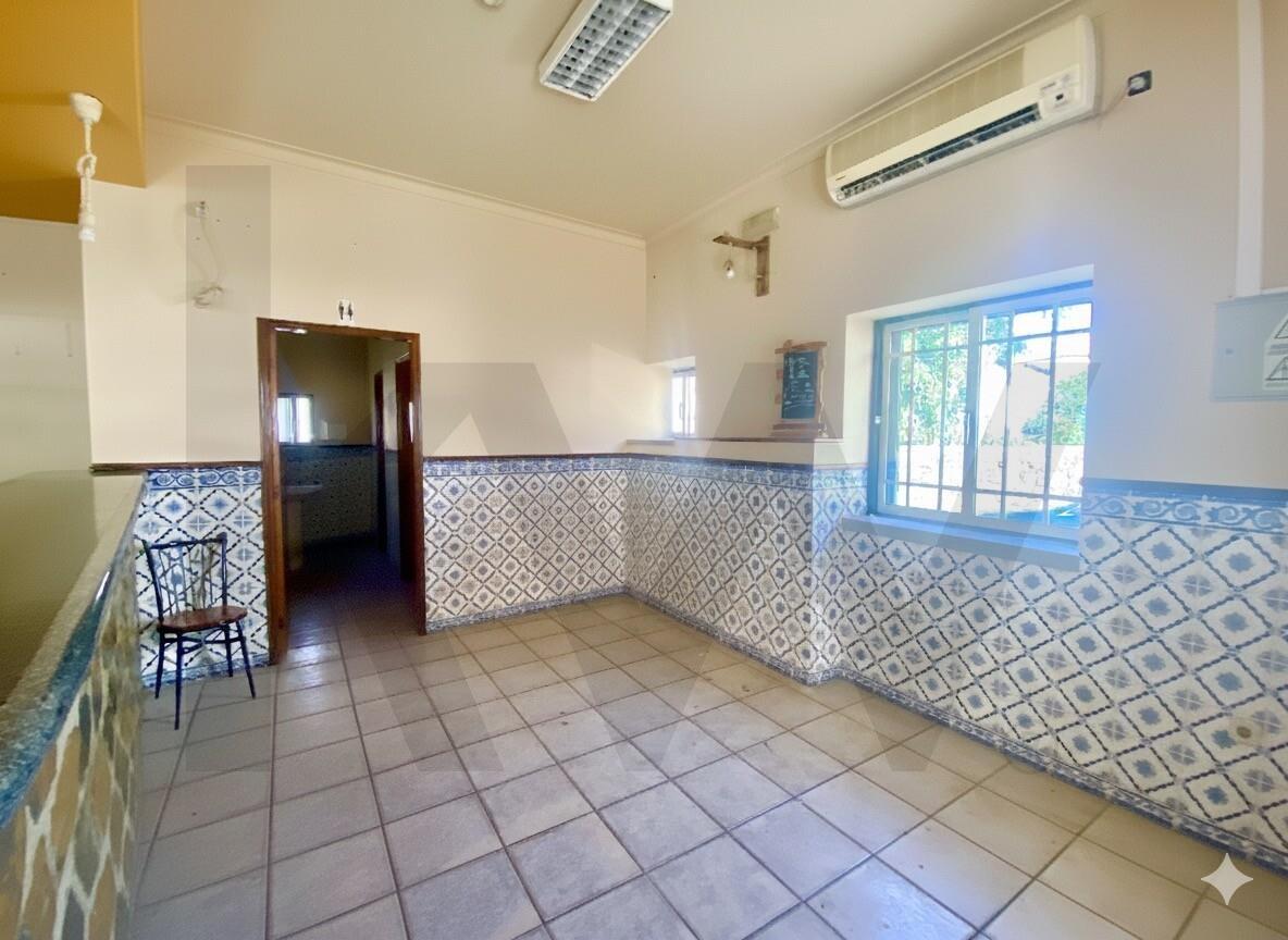 Prédio em Propriedade Total – Comércio e Habitação – Centro da Orca, Fundão