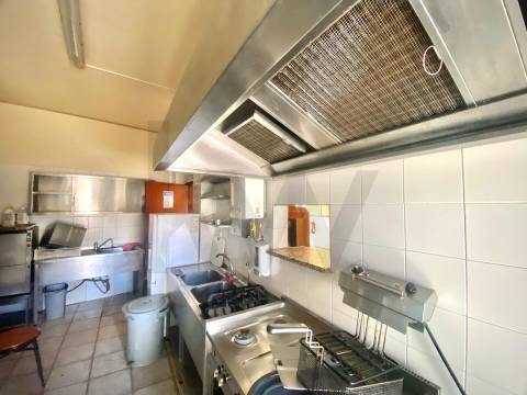 Prédio em Propriedade Total – Comércio e Habitação – Centro da Orca, Fundão