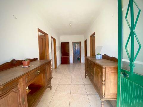 Prédio em Propriedade Total – Comércio e Habitação – Centro da Orca, Fundão