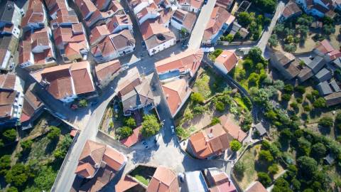 Prédio em Propriedade Total – Comércio e Habitação – Centro da Orca, Fundão