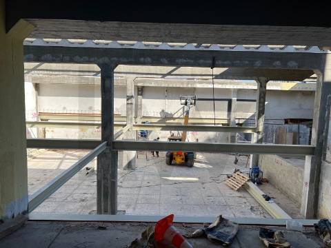 Armazém Totalmente Remodelado, como novo, Prior velho a 5 m do Aeroprto internacional de Lisboa