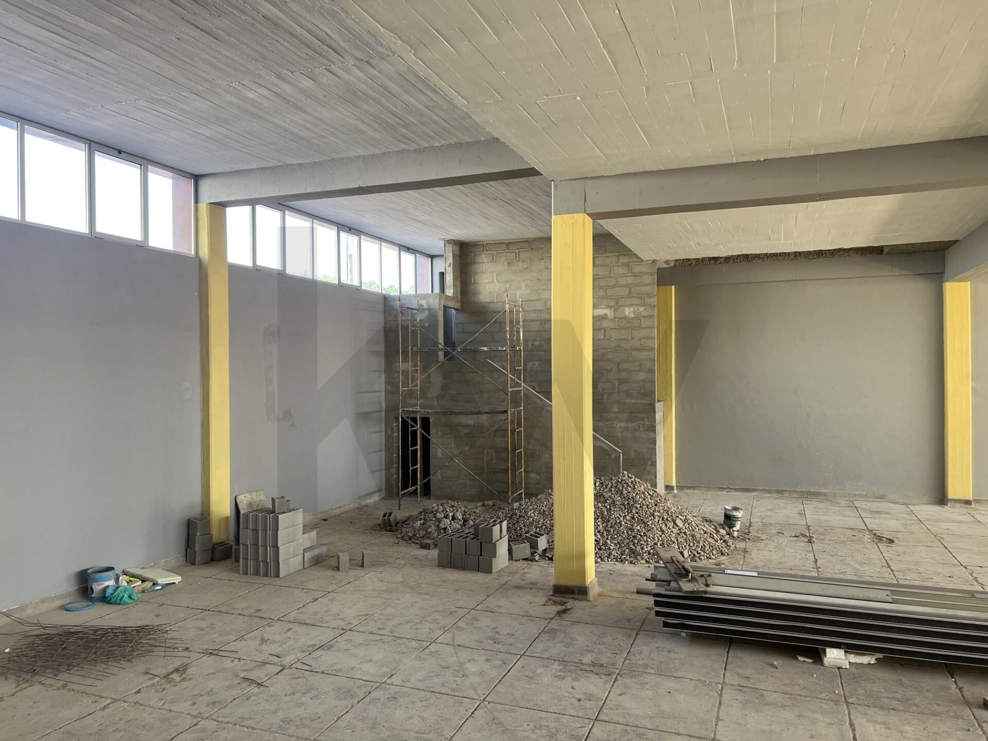 Armazém Totalmente Remodelado, como novo, Prior velho a 5 m do Aeroprto internacional de Lisboa