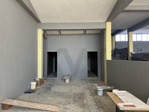 Armazém Totalmente Remodelado, como novo, Prior velho a 5 m do Aeroprto internacional de Lisboa