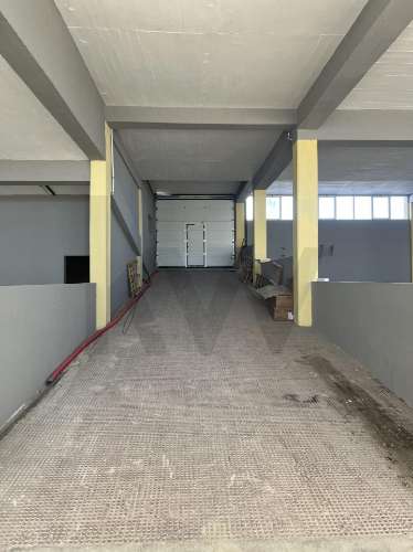 Armazém Totalmente Remodelado, como novo, Prior velho a 5 m do Aeroprto internacional de Lisboa