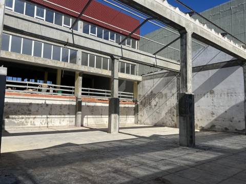 Armazém Totalmente Remodelado, como novo, Prior velho a 5 m do Aeroprto internacional de Lisboa