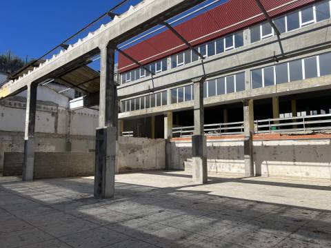 Armazém Totalmente Remodelado, como novo, Prior velho a 5 m do Aeroprto internacional de Lisboa