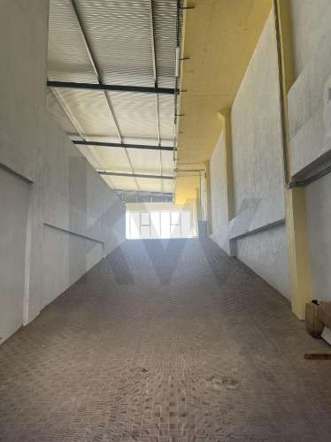 Armazém Totalmente Remodelado, como novo, Prior velho a 5 m do Aeroprto internacional de Lisboa