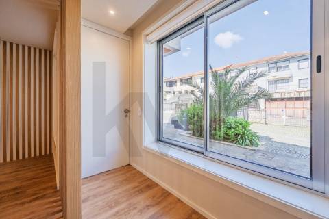 T1+1 Moderno com Acabamentos Premium e Layout Funcional