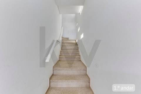 Moradia Bifamiliar com Elevado Potencial - Baguim do Monte – Gondomar