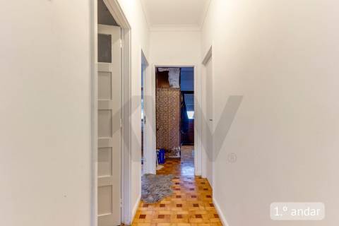 Moradia Bifamiliar com Elevado Potencial - Baguim do Monte – Gondomar