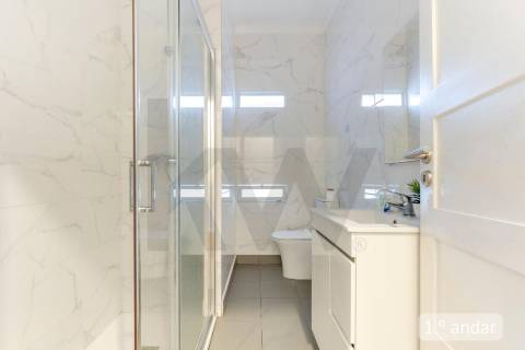 Moradia Bifamiliar com Elevado Potencial - Baguim do Monte – Gondomar