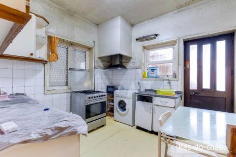 Moradia Bifamiliar com Elevado Potencial - Baguim do Monte – Gondomar