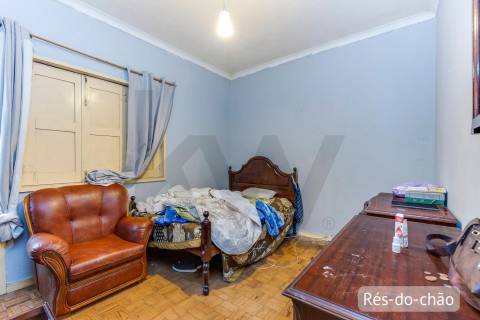 Moradia Bifamiliar com Elevado Potencial - Baguim do Monte – Gondomar