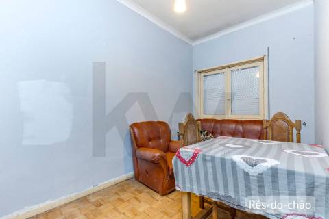 Moradia Bifamiliar com Elevado Potencial - Baguim do Monte – Gondomar