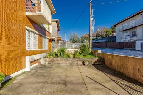 Moradia Bifamiliar com Elevado Potencial - Baguim do Monte – Gondomar