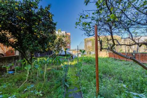 Moradia Bifamiliar com Elevado Potencial - Baguim do Monte – Gondomar